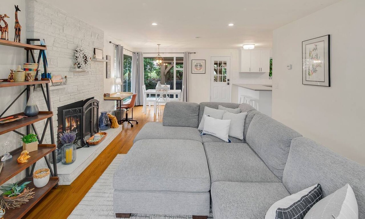 Wedgwood House | 2BR Private Home + Yard | Children's & UW Med Ctr
