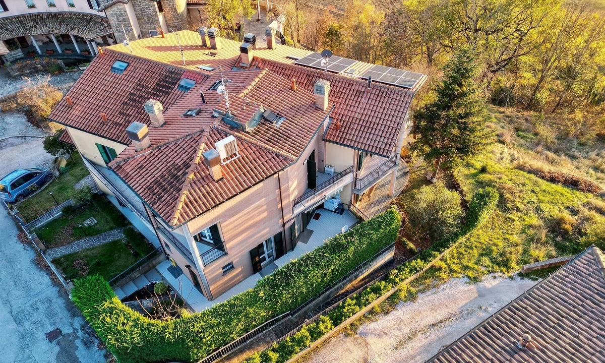 Peglio Apartment | 3 bedroom awesome apartment in Peglio