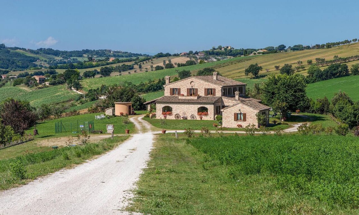 Potenza Picena House | 6 bedroom pet friendly home in Potenza Picena