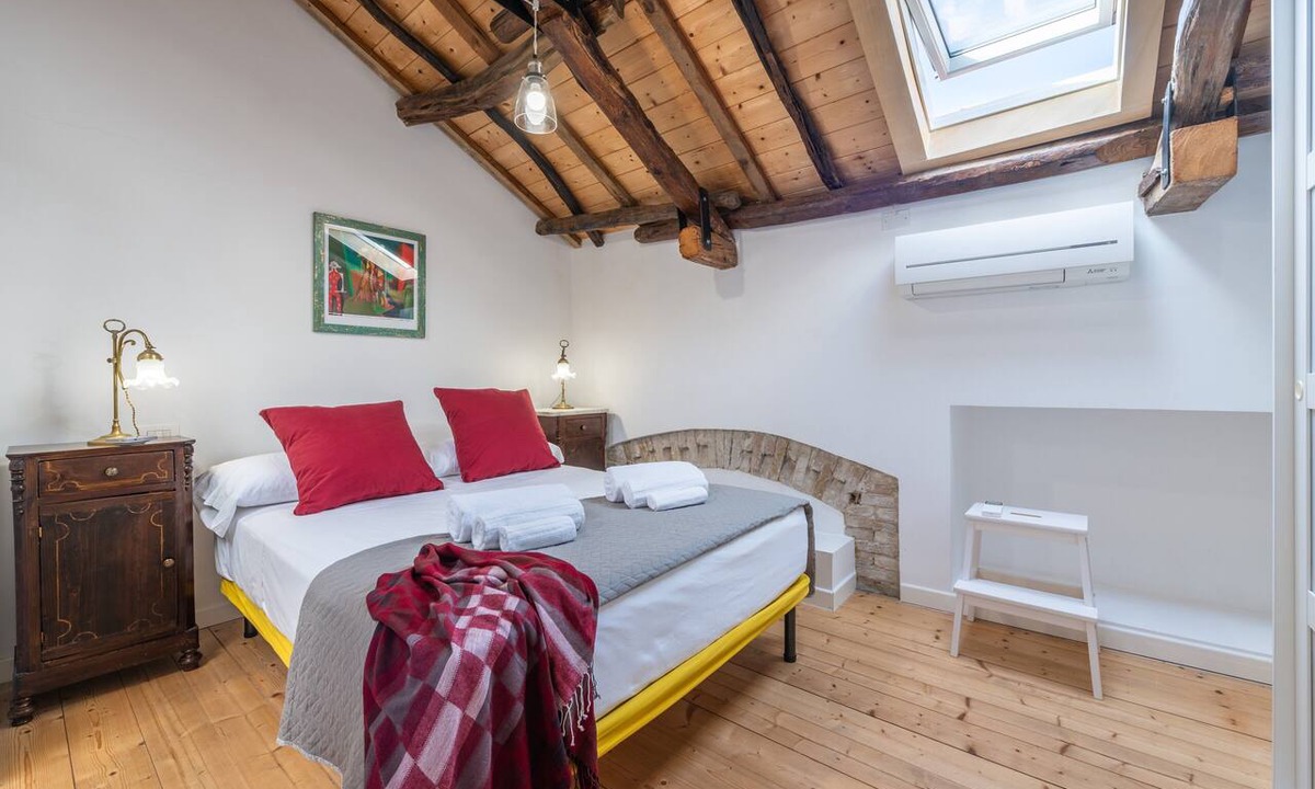 Cagliari Apartment | "A Casa Di Gianna" Apartment with Wi-Fi and Air Conditioning