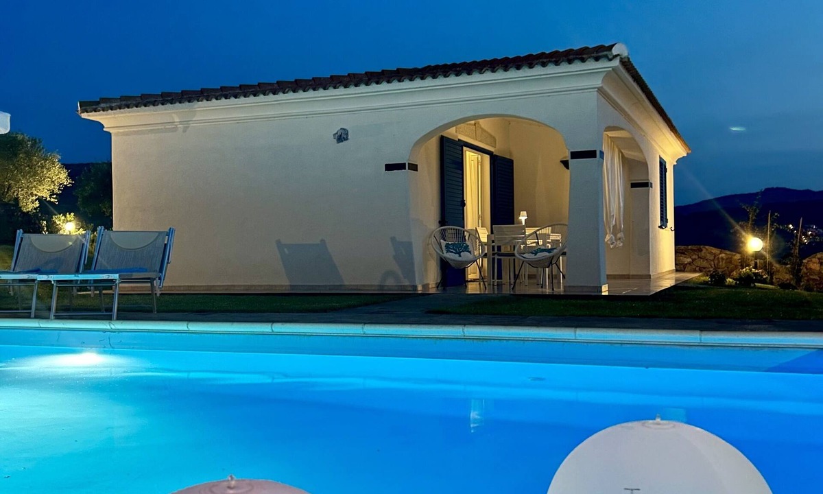 Tanaunella Villa | 🏡Accommodation Rental 🏊Private Swimming Pool 🌊Sea view 🪴Private garden