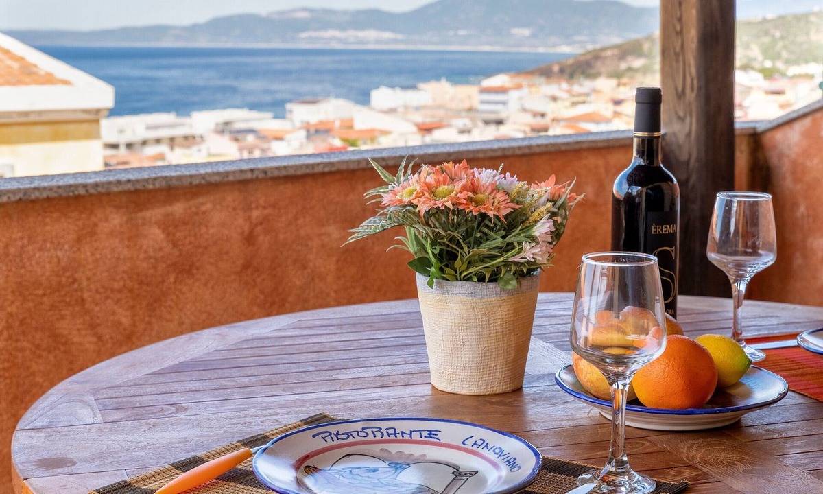 Castelsardo Historic Centre Apartment | Apartment 'Bella Vista Castelsardo' with Sea View, Balcony and Air Conditioning