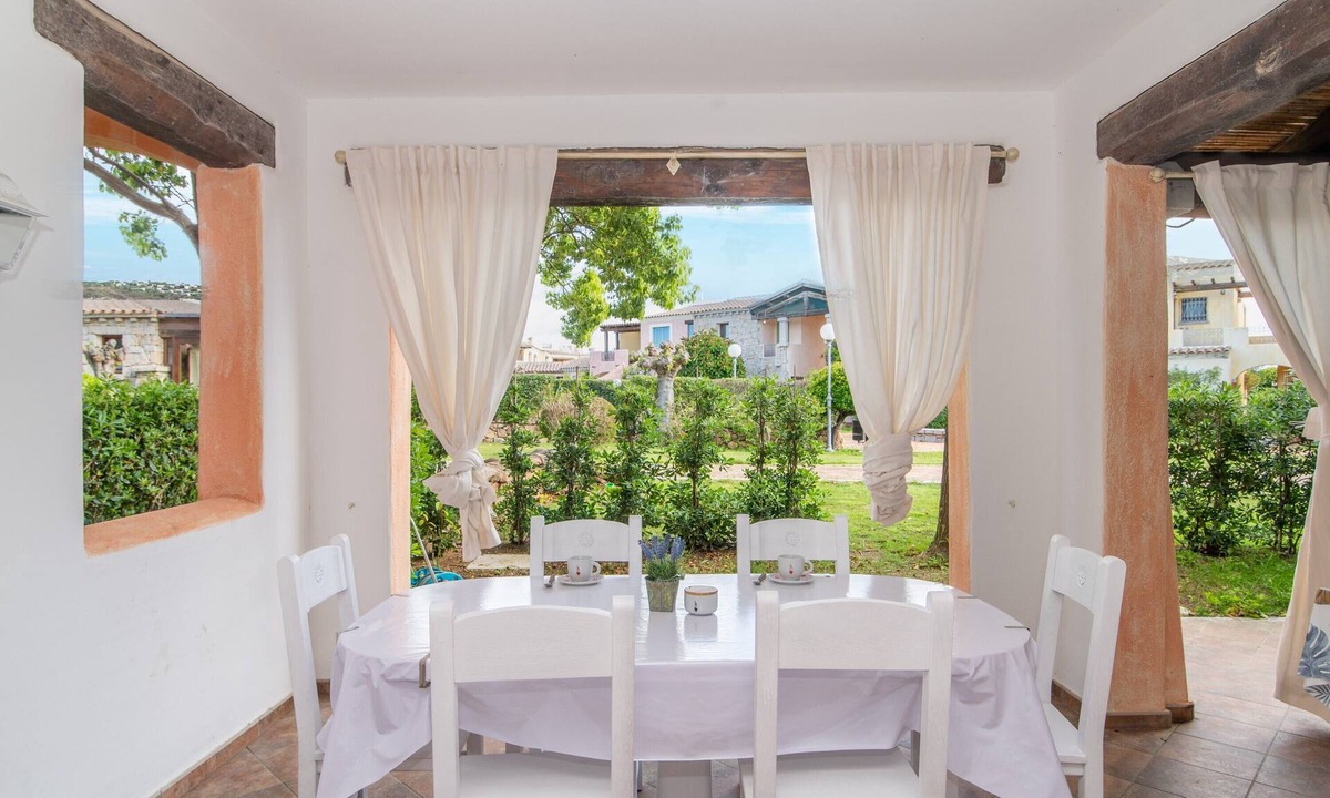 Porto San Paolo Apartment | Apartment 'Borgo' with Private Terrace, Wi-Fi and Air Conditioning