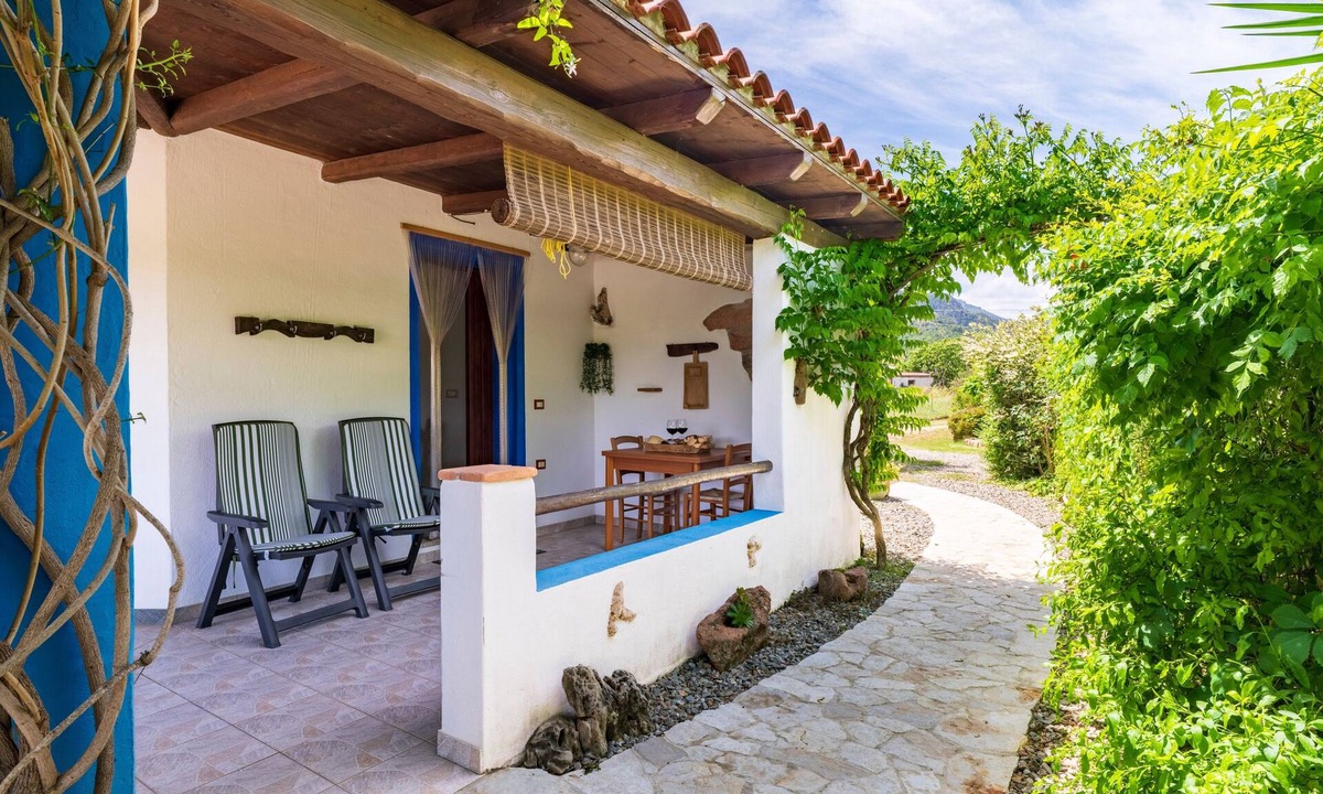 Cardedu Apartment | Apartment 'Casa Museddu Sonia 2' with Mountain View, Wi-Fi and Air Conditioning