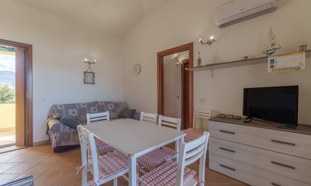 Murta Maria Apartment | Apartment 'Casa Vacanze Pesca' with Private Terrace, Balcony and Air Conditioning