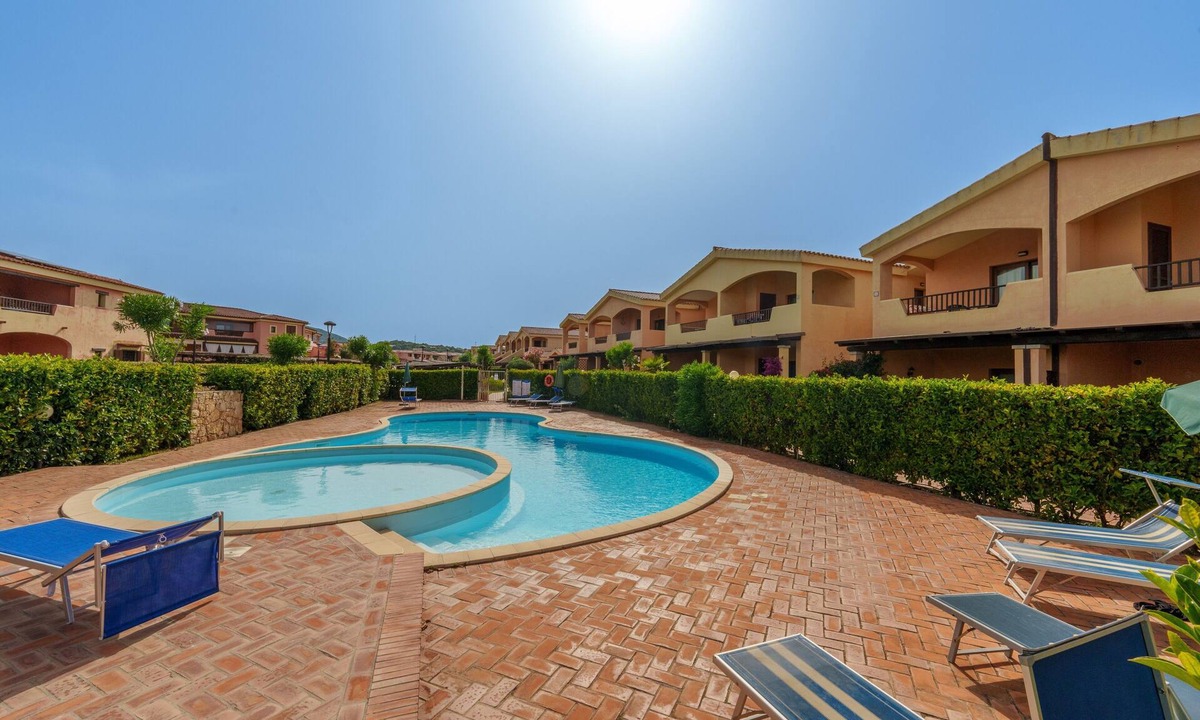Murta Maria Apartment | Apartment 'Casa Vacanze Albicocca' with Shared Pool, Private Terrace & Air Conditioning