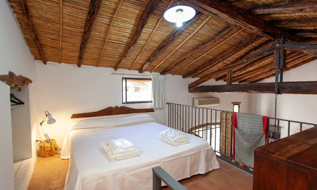 Orosei Apartment | Apartment "Hora Hora" with Garden, Wi-Fi, Pet-Friendly, Private Parking