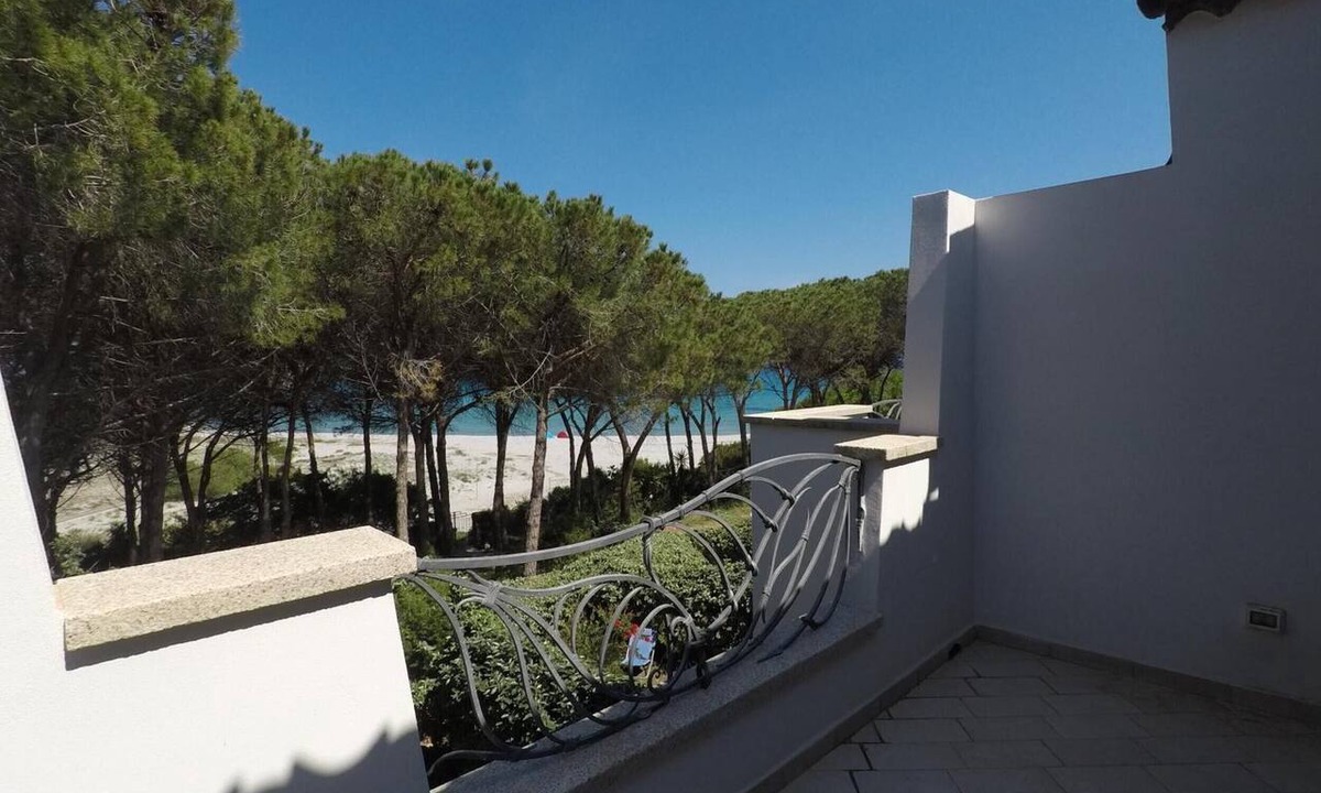 Cala Liberotto Apartment | Apartment 'La Corte Degli Ulivi B' with Sea View, Wi-Fi and Air Conditioning