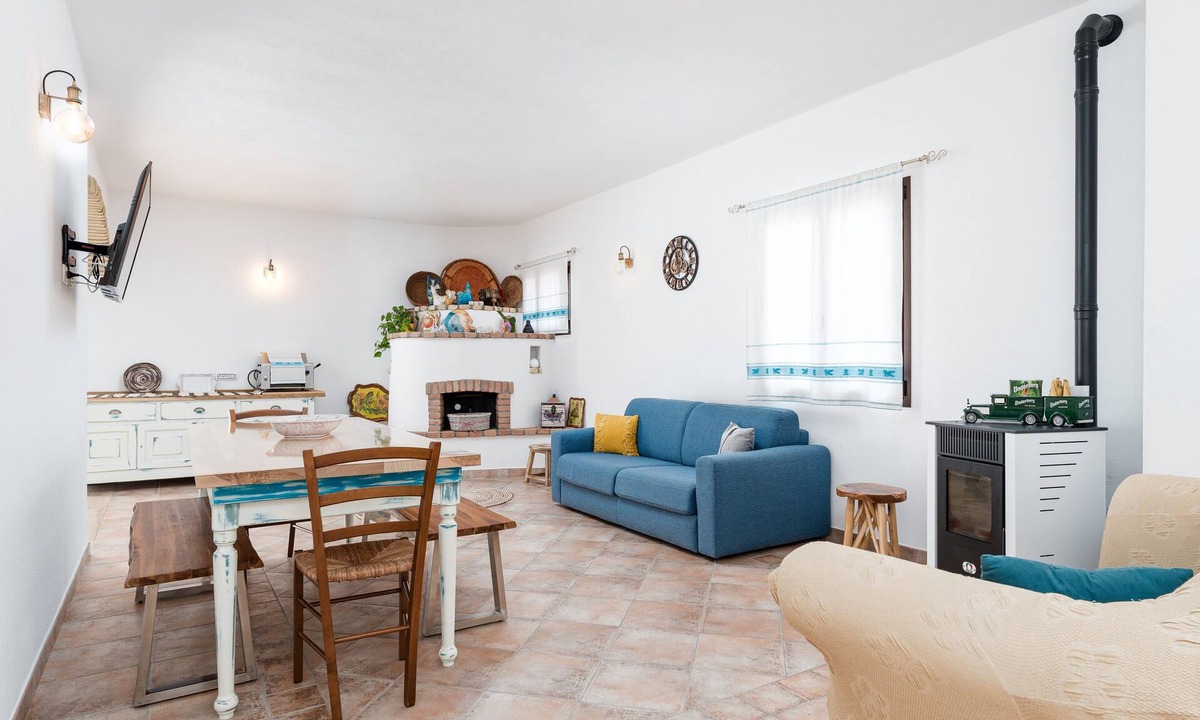 Dorgali Apartment | Apartment 'Le Pavoncelle' with Private Garden, Wi-Fi and Air Conditioning