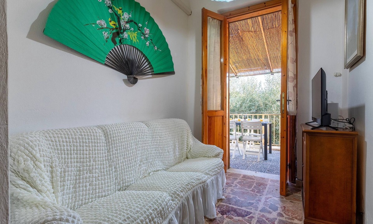 Castelsardo Historic Centre Apartment | Apartment 'Maria- Castelsardo' with Mountain View, Wi-Fi and Air Conditioning