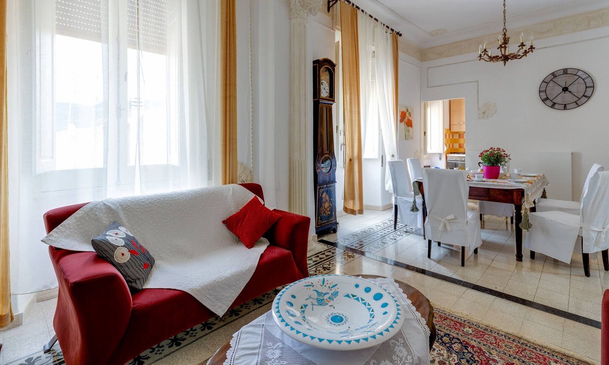 Bosa Historic Centre Apartment | Apartment 'Palazzo Storico Del 1600' with Balcony and Wi-Fi
