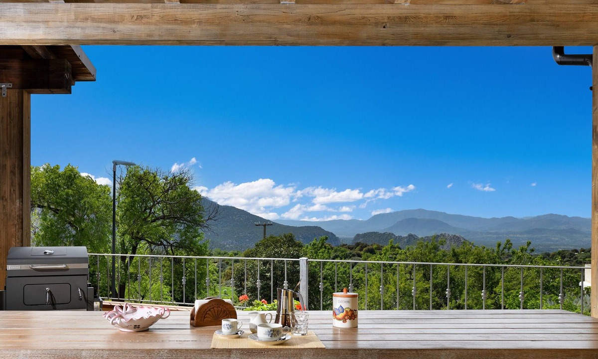 Dorgali Apartment | Apartment Sa Pintadera with Mountain View, Wi-Fi & Terrace