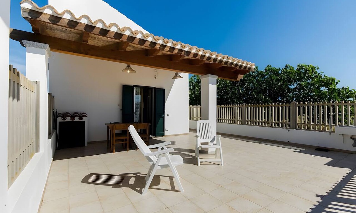 Calasetta Apartment | Apartment 'Spiaggia E Relax' with Private Terrace, Garden and Air Conditioning