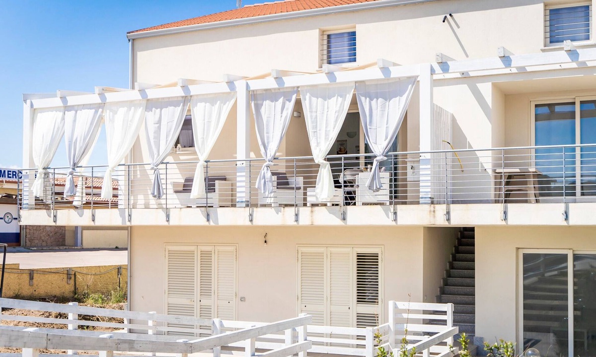 Trinita d'Agultu e Vignola Apartment | Apartment "Ulivi 17" with Sea View, Air Conditioning, Terrace, Reserved Parking and Wi-Fi