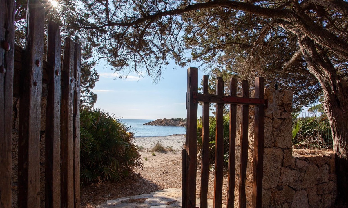 Cala Liberotto Apartment | Apartment Villa Peps close to the Beach with Garden