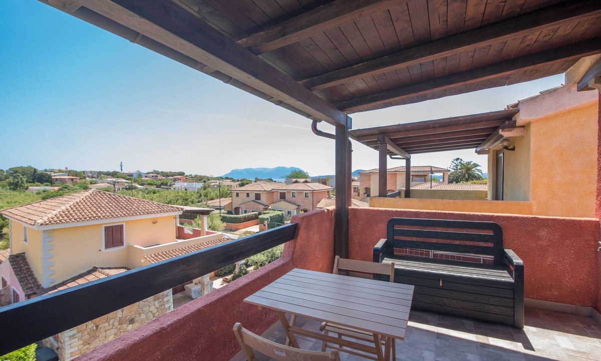 Pittulongu Apartment | Apartment 'Villetta - Aliterno V5' with Sea View, Private Terrace and Wi-Fi