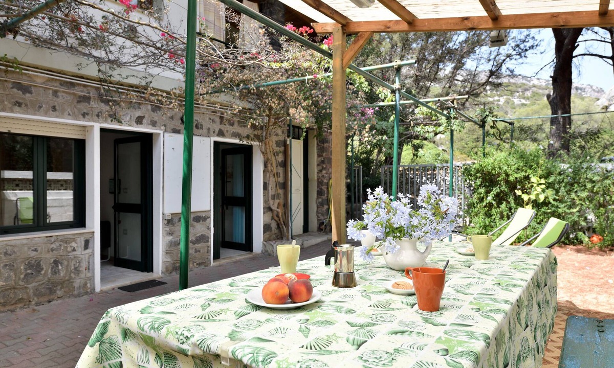 Cala Gonone Apartment | Appartamento Pini with Wi-Fi and Garden