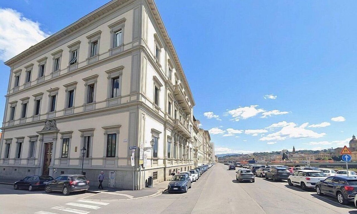 Santa Maria Novella Apartment | Appartamento Valdoro: A luxurious apartment situated in a central location, on the banks of the Arno river, with Free WI-FI.