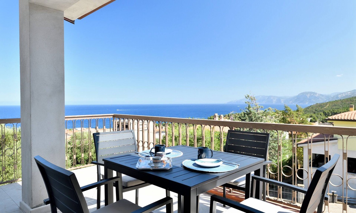 Cala Gonone Apartment | Appartamento Vista Golfo with Sea View, Terrace & Wi-Fi