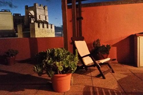 Oristano Historic Centre Apartment | Attico in centro con vista della torre - Cozy penthouse facing to the tower