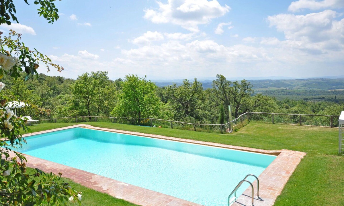 Castelnuovo Berardenga Apartment | Beautiful apartment for 3 people with WIFI, pool, A/C, pets allowed and panoramic view