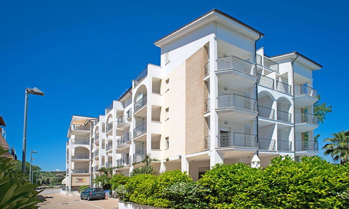 Tortoreto Lido Apartment | Beautiful apartment for 6 people with WIFI, pool, A/C, TV, terrace and pets allowed