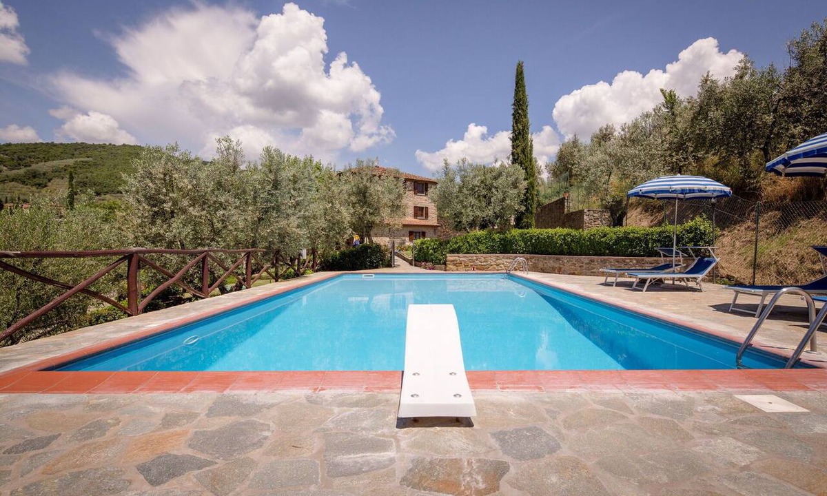 Pieve di Chio House | Beautiful apartment in villa with pool, A/C, WIFI, pets allowed and panoramic view, close to Cor.