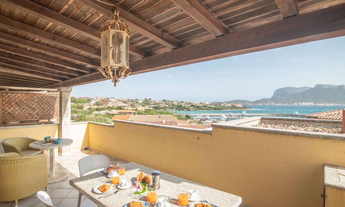 Baia Caddinas Apartment | Beautiful apartment for 4 people with WIFI, pool, A/C, TV, terrace and pets allowed