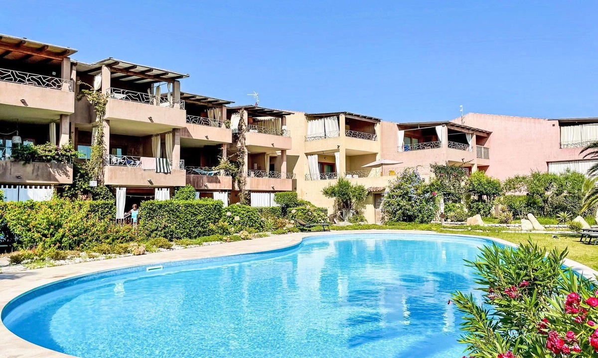 Porto Pozzo Apartment | Beautiful apartment for 4 people with WIFI, A/C, pool, terrace and pets allowed