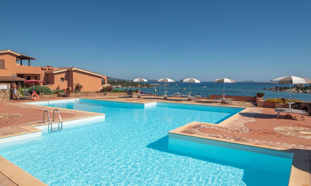 Golfo di Marinella Apartment | Beautiful apartment for 4 guests with A/C, pool, TV, patio and pets allowed