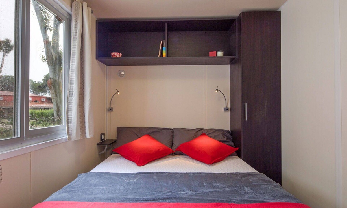 Cannigione House | Beautiful apartment in villa for 4 guests with hot tub, WIFI, A/C, TV, terrace and pets allowed