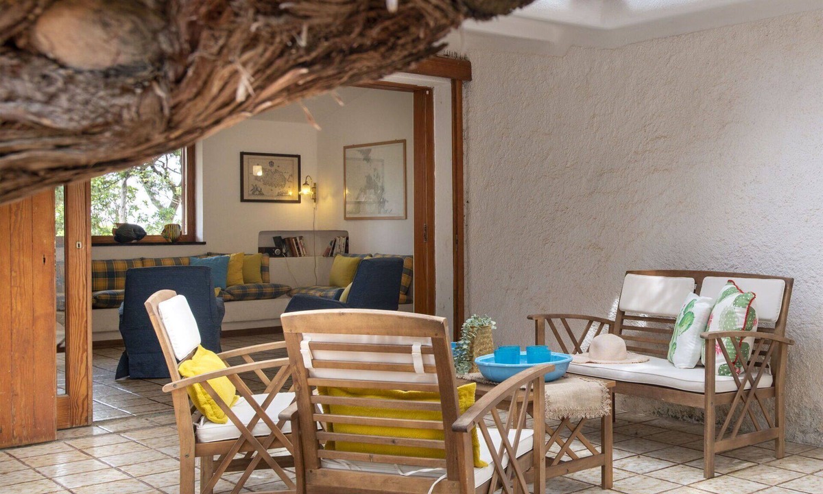 Portobello House | Beautiful private villa for 6 guests with A/C, TV and patio