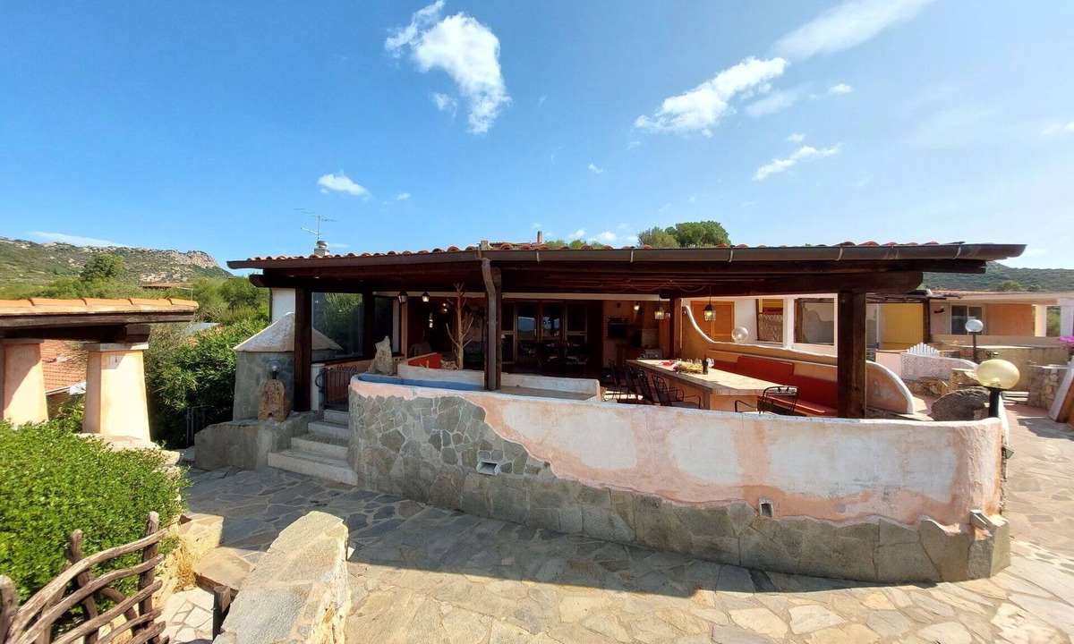 Osseddu House | Beautiful private villa for 7 guests with A/C, TV, patio, pets allowed and panoramic view
