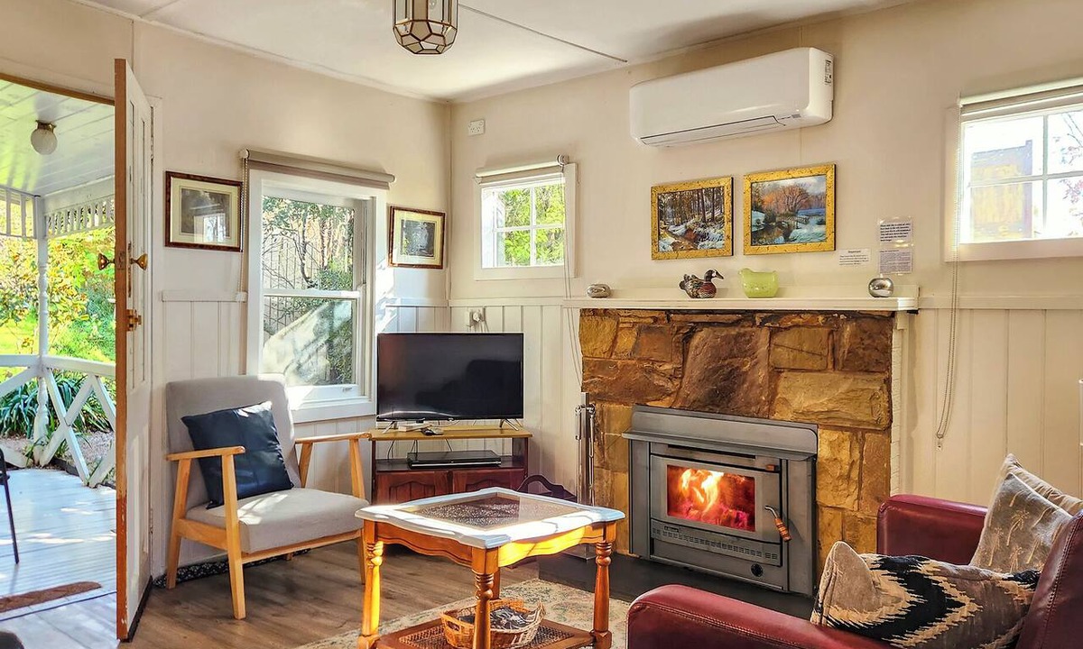 Hepburn Springs Cottage | BONNIE BRAE COTTAGE, a cosy miners cottage in Hepburn Springs