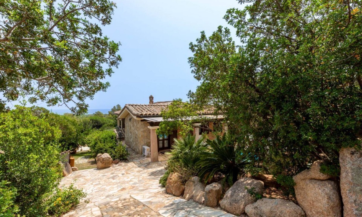 Eden Rock Cottage | Capo Blu House With Sea View is a complex of two holiday homes located in Capo Blu on the South Coast of Sardinia.Their privileged position allows us to have a wonderful sea view.The property is a 5-minute drive from the most beautiful beaches in Souther