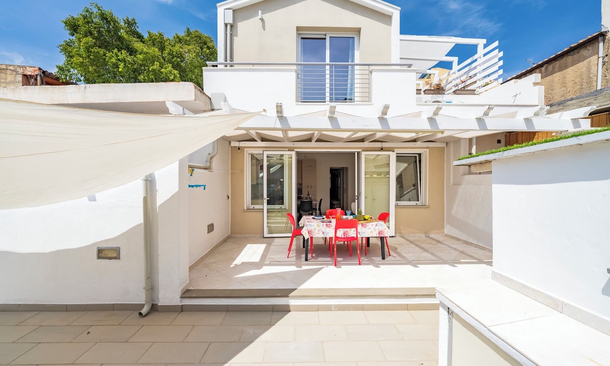 Arbatax House | Casa Indipendente a due Passi dal Centro Storico con Ampie Verande e Cortile