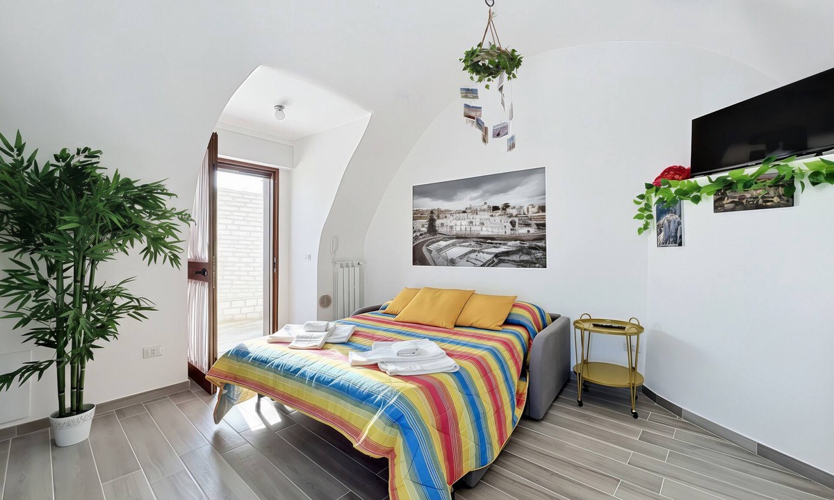 Monte Sant'Angelo House | Casa Lotario Secondo: Mountain View, Balcony & Wi-Fi in Monte Sant'Angelo
