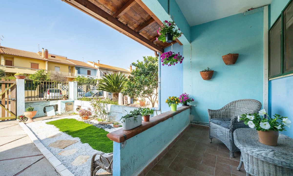 San Giovanni Suergiu House | Casa Vacanze 'EliFra' with Private Terrace, Garden, and Balcony