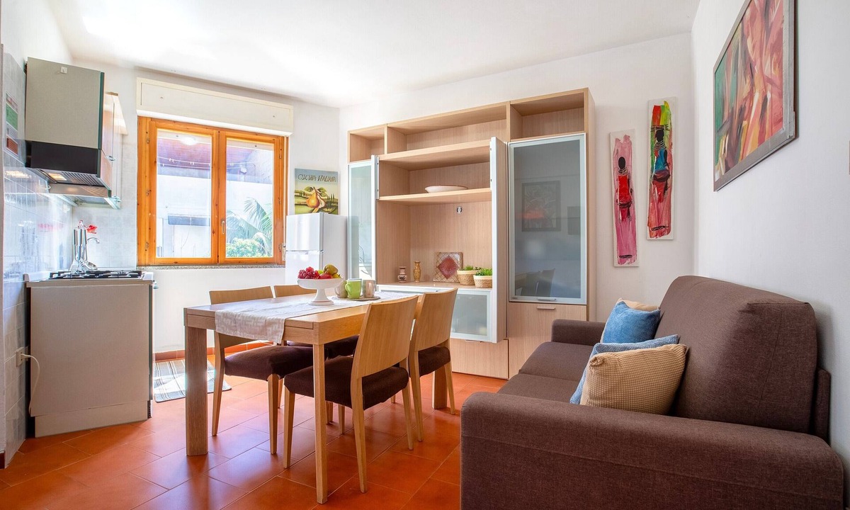 Lu Bagnu Apartment | Charming Seaside Apartment with Balcony