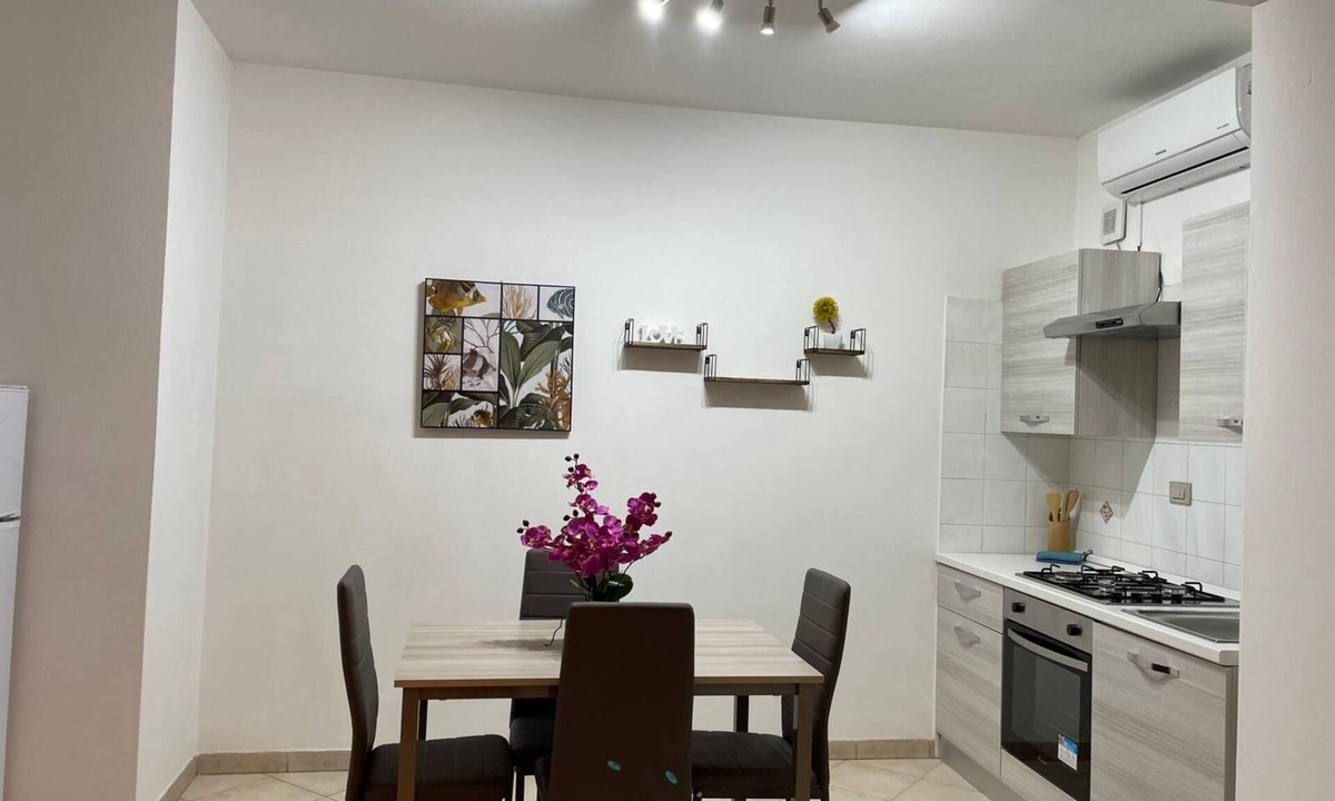 San Nicola Apartment | Civic2 Large studio apartment in the center
