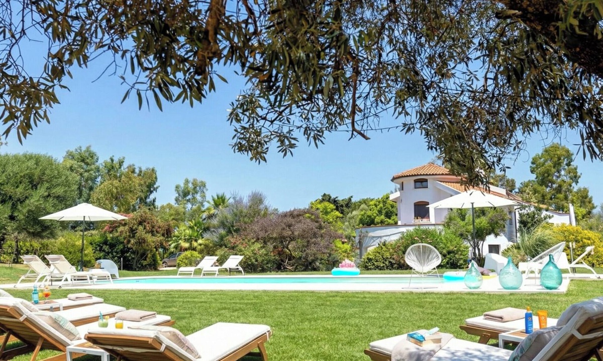 Olmedo Apartment | ClickSardena apartment Garden in Villa Fioretta with Pool and garden