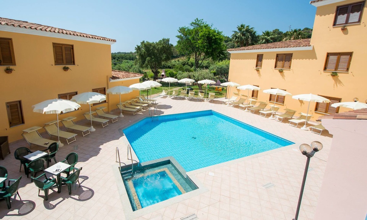 Sos Alinos Apartment | Comfy flat with terrace and pool