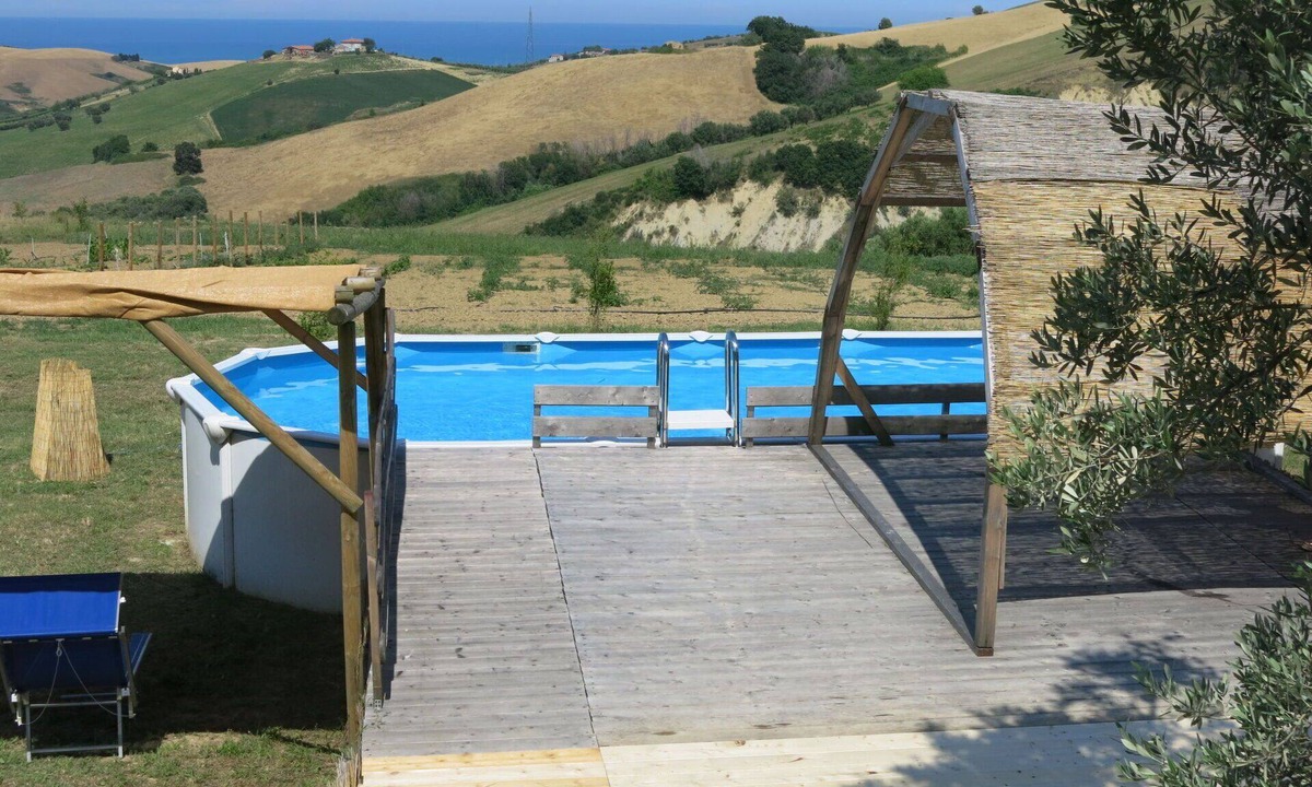 Cologna Spiaggia Villa | Cosy apartment in villa with hot tub, A/C, pool, WIFI, TV, patio, pets allowed and panoramic view