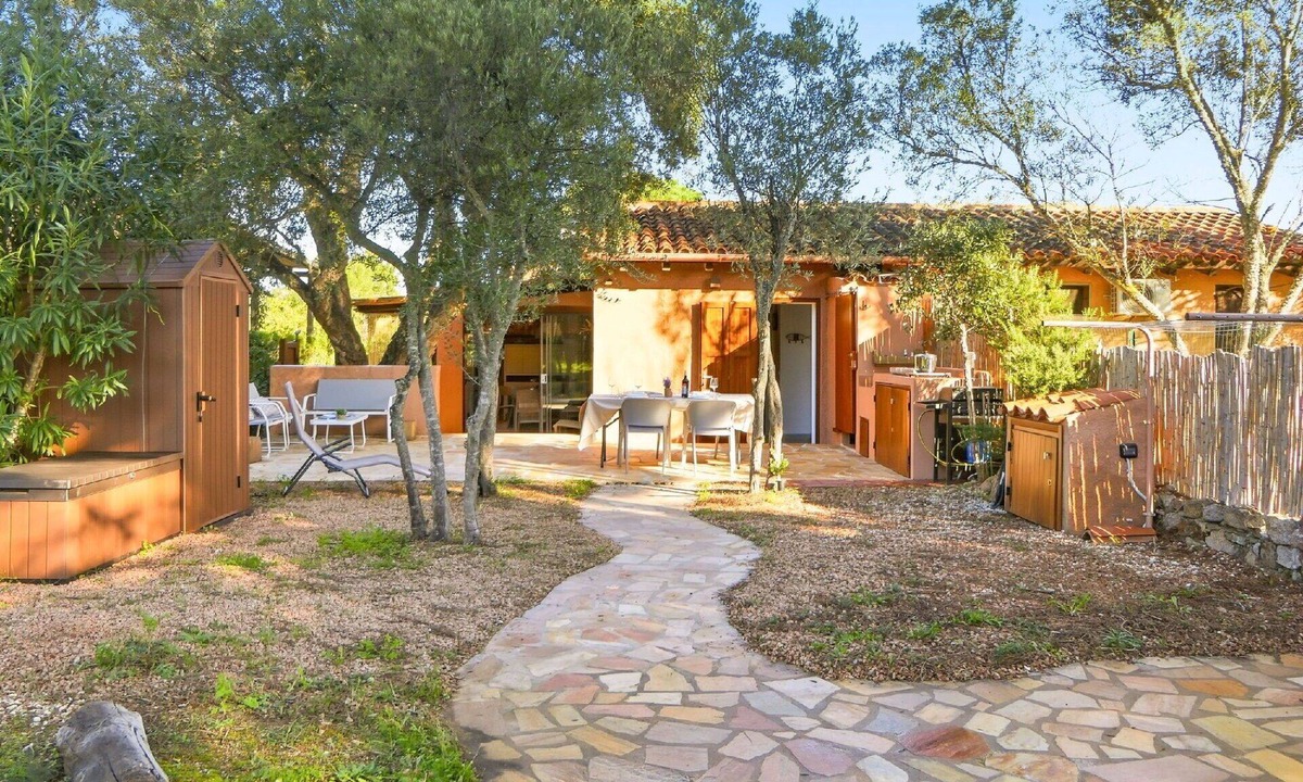 Porto Istana Apartment | Cosy apartment for 4 people with A/C, WIFI and patio