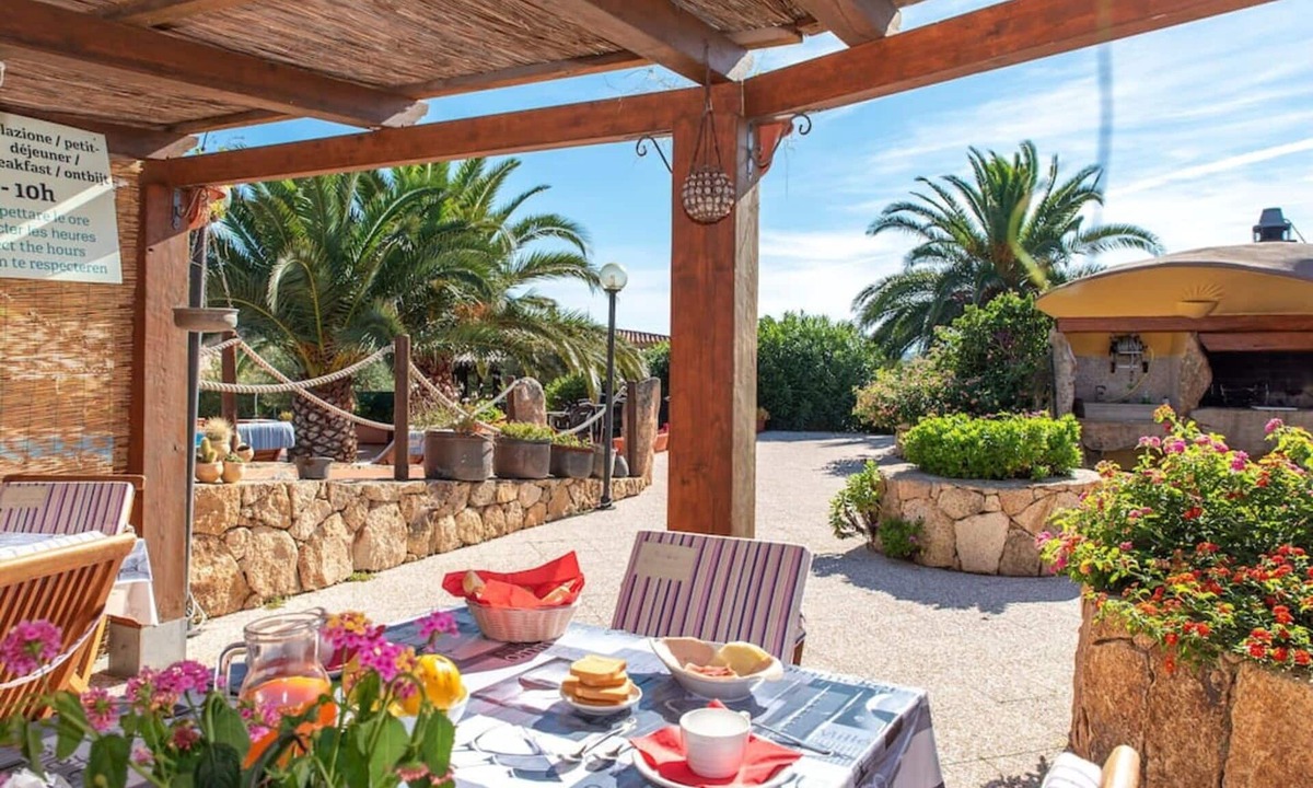 Telti Apartment | Cosy apartment for 6 people with A/C, WIFI, pool, TV, patio and pets allowed