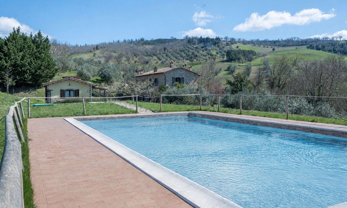 Lidarno House | Cosy apartment in villa with A/C, WIFI, pool, TV, patio, pets allowed and panoramic view