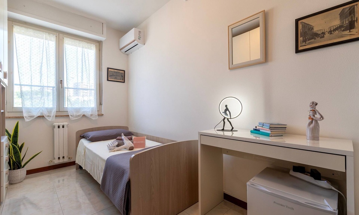 Sassari Apartment | Deluxe Single or Double Room with Private Bathroom