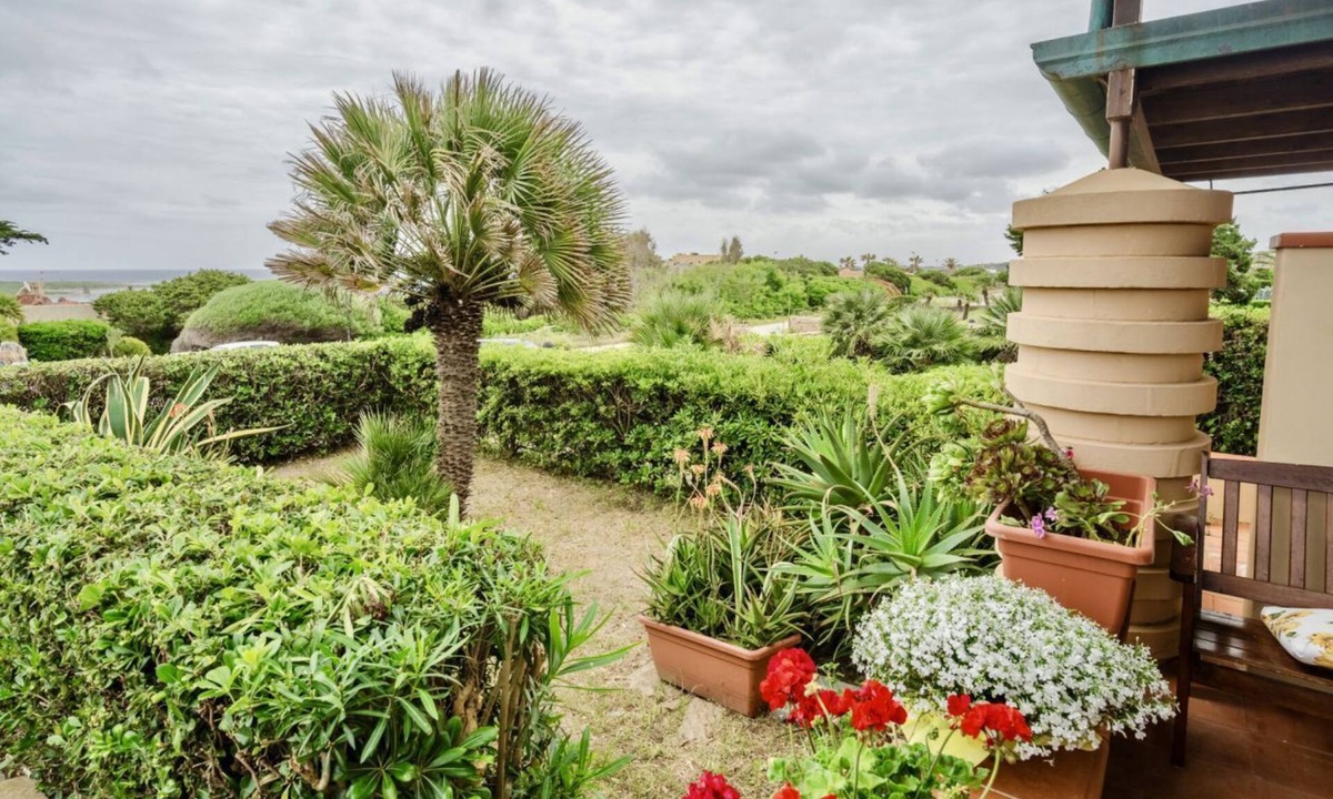 La Pelosa Apartment | Elegant and well furnished three-room apartment of about 49 square meters on the ground floor located a short distance from the sea.It consists of a living room with sofa and equipped kitchen, a bedroom with double bed, a bedroom with bunk beds and bathr