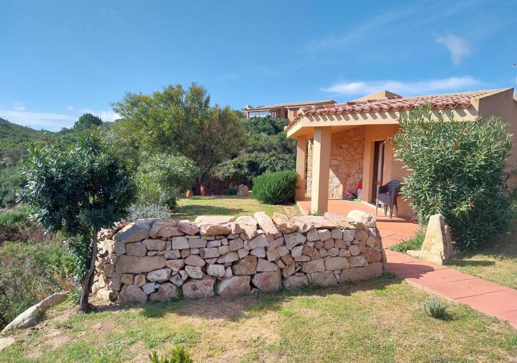 Trinita d'Agultu e Vignola Apartment | Emanuele Villetta con Ampio Giardino Piscina CONDIZIONATORI CALDO FREDDO
