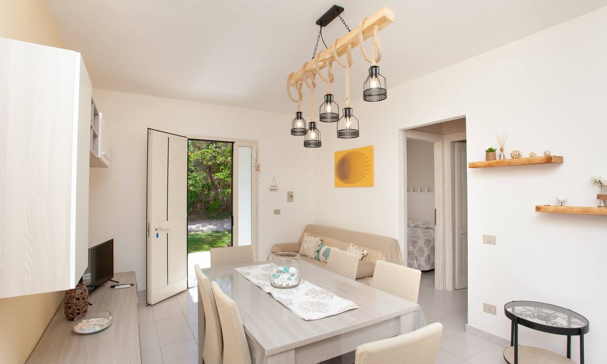 Tanaunella Apartment | Family-Friendly Holiday Apartment 'Brezza Marina' with Garden, A/C & Private Terrace
